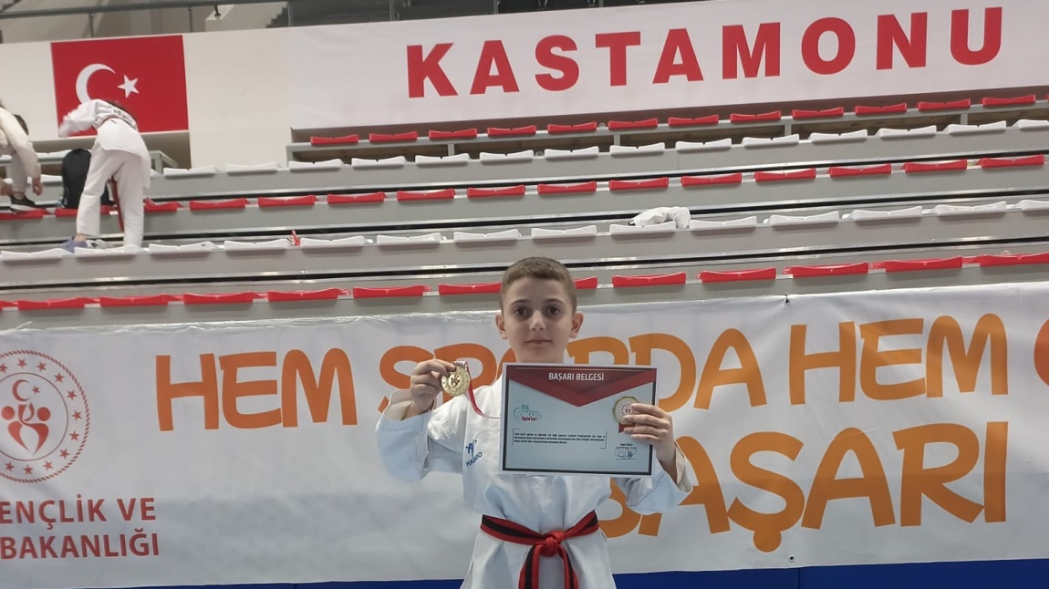 4/F Sınıfı Öğrencisi Berkay Ata SARI  Taekwondo İl Birincisi 